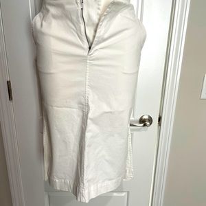 Like new white pencils skirt with pockets